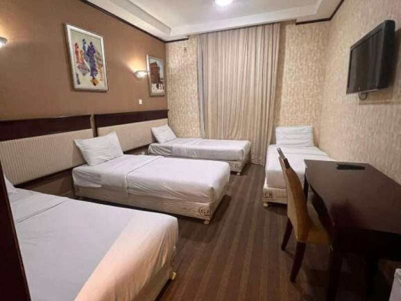 ৪ বেডের স্যুট রুম